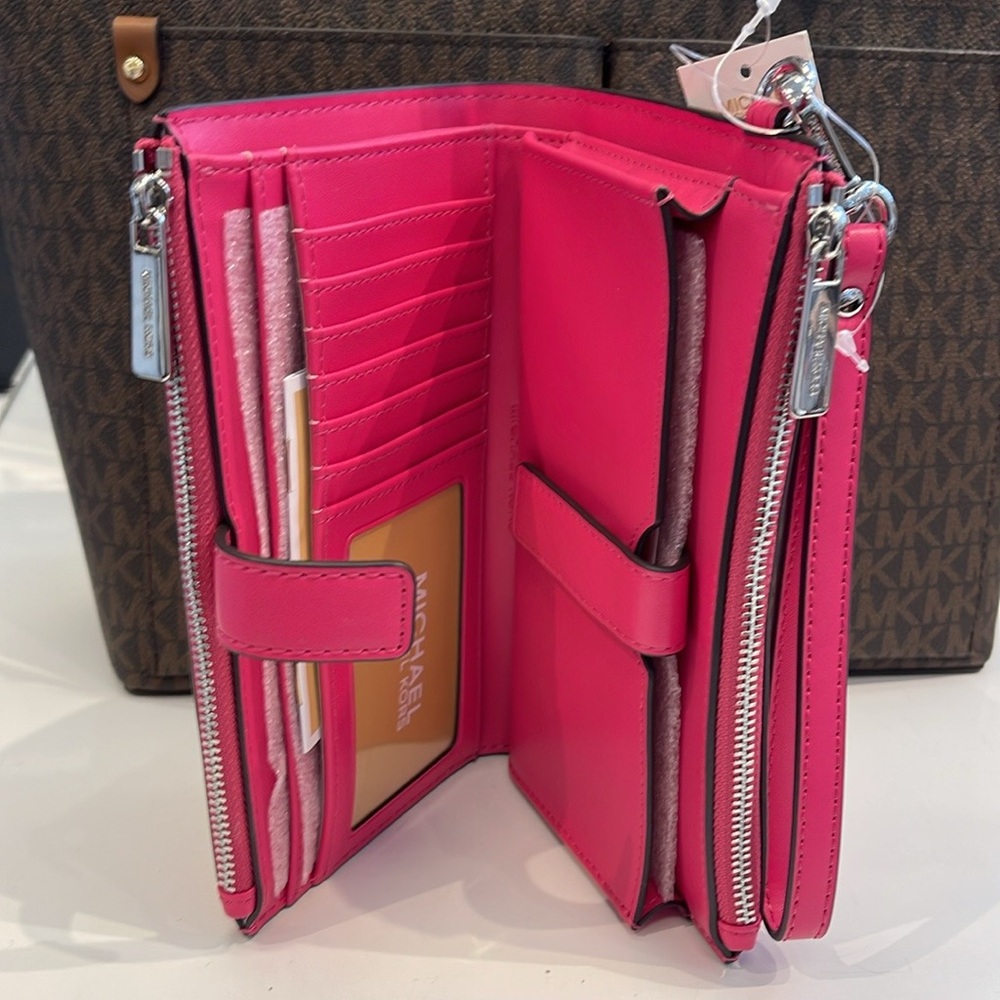 MICHAEL KORS
Jet Set Large Logo Signature Double-Zip Wristlet-Wallet-Phone - Picture 5 of 16